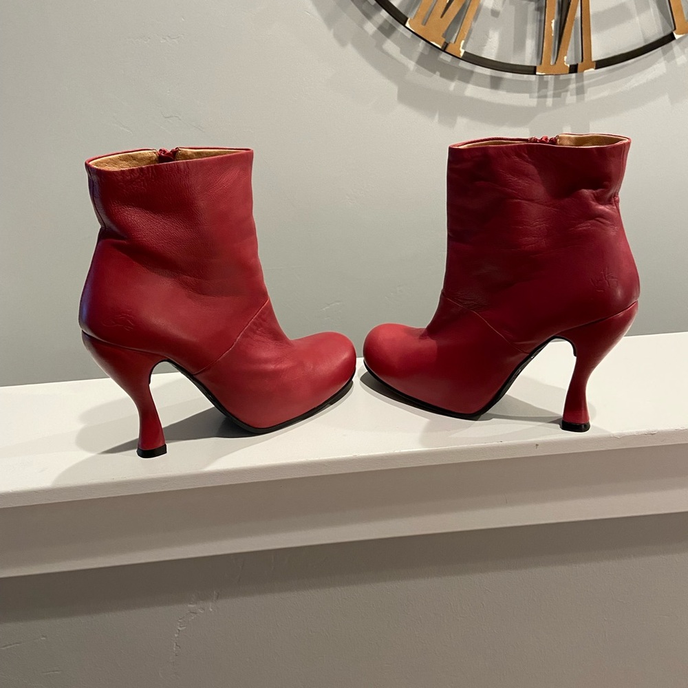 EUC Fluevog Jolies size 10
